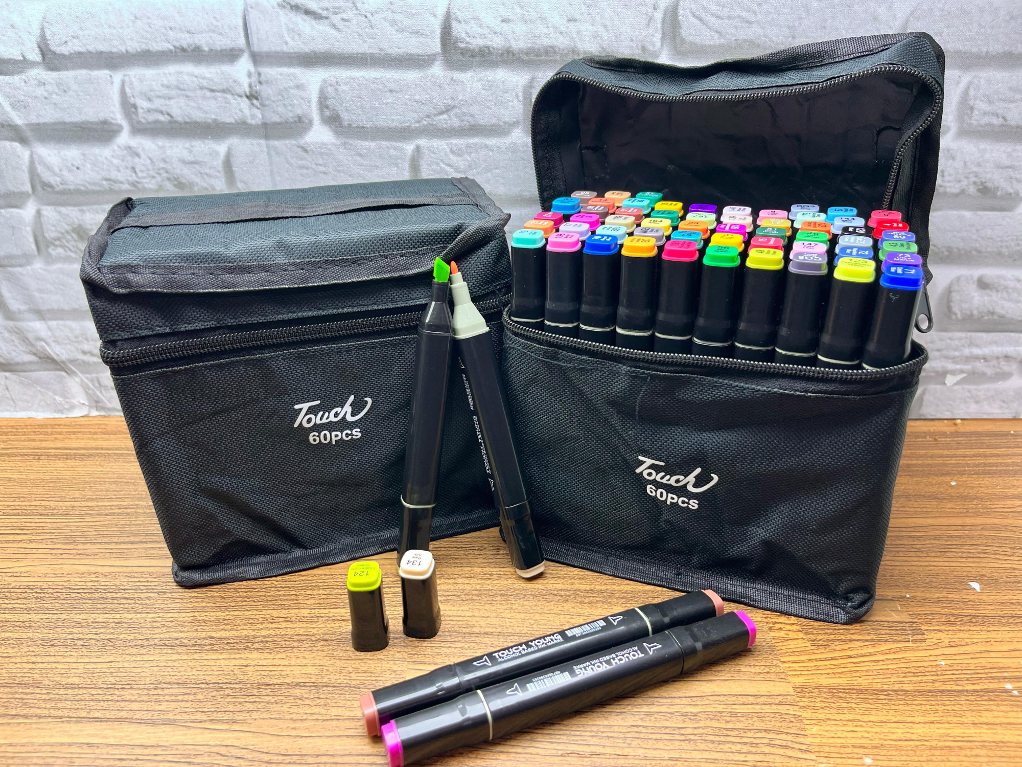 🎨 Estuche con 60 Fibras Doble Punta Touch