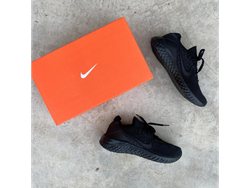 NIKE REACT