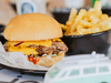 Hamburgesa Combi + Papas + Latita