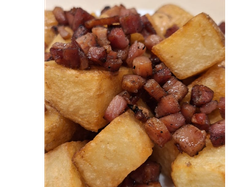 1/2 porción de papas fritas con panceta