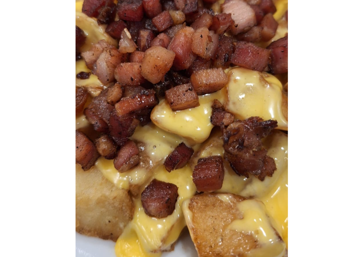 1/2 porción de fritas con cheddar y panceta