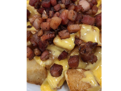 1/2 porción de fritas con cheddar y panceta