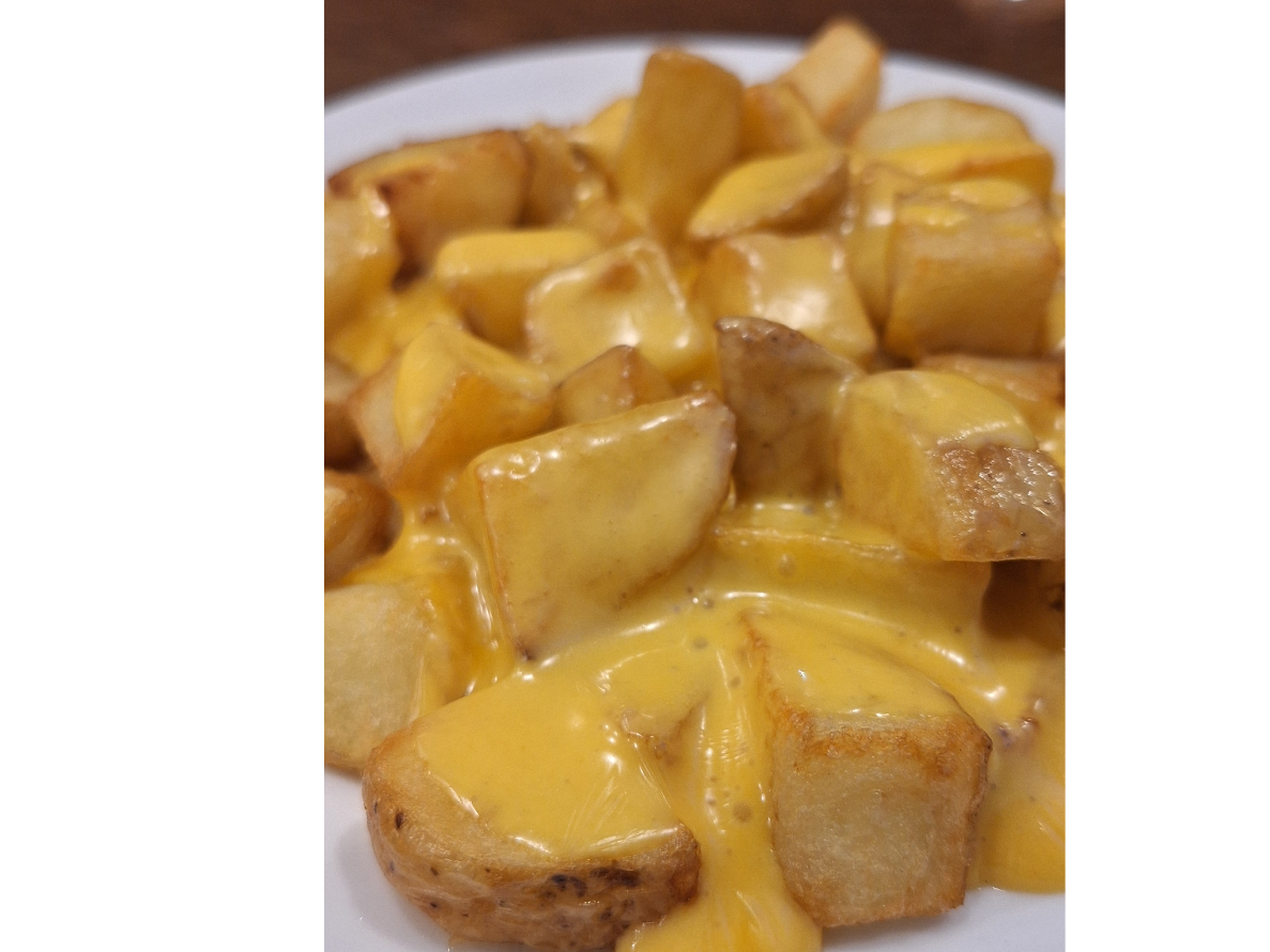 1/2 porción de papas con cheddar