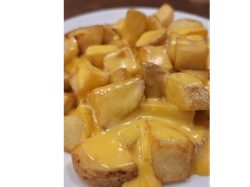 1/2 porción de papas con cheddar