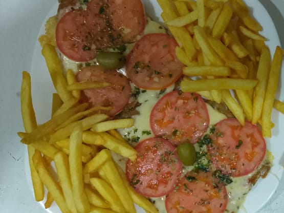 Milanesa napolitanas con papas fritas
