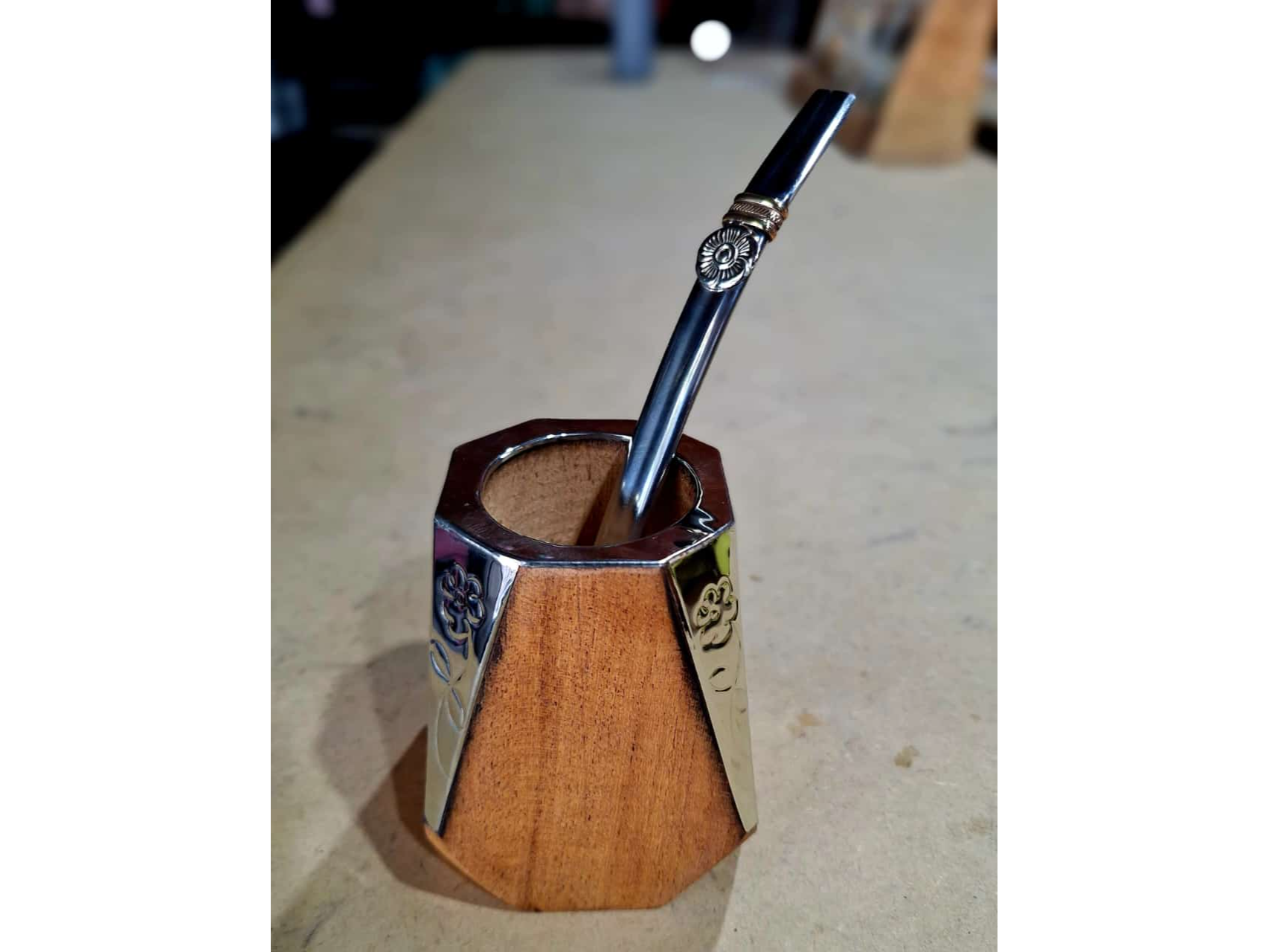 Mate geometrico Algarrobo con alpaca