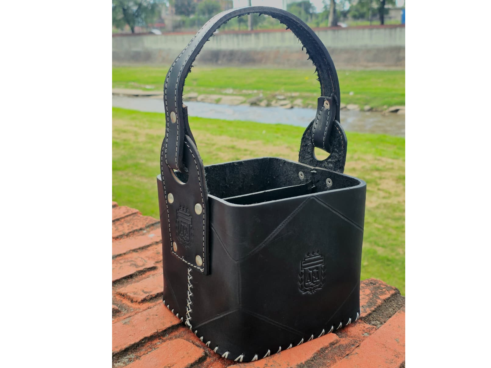 Canasta de cuero - AFA