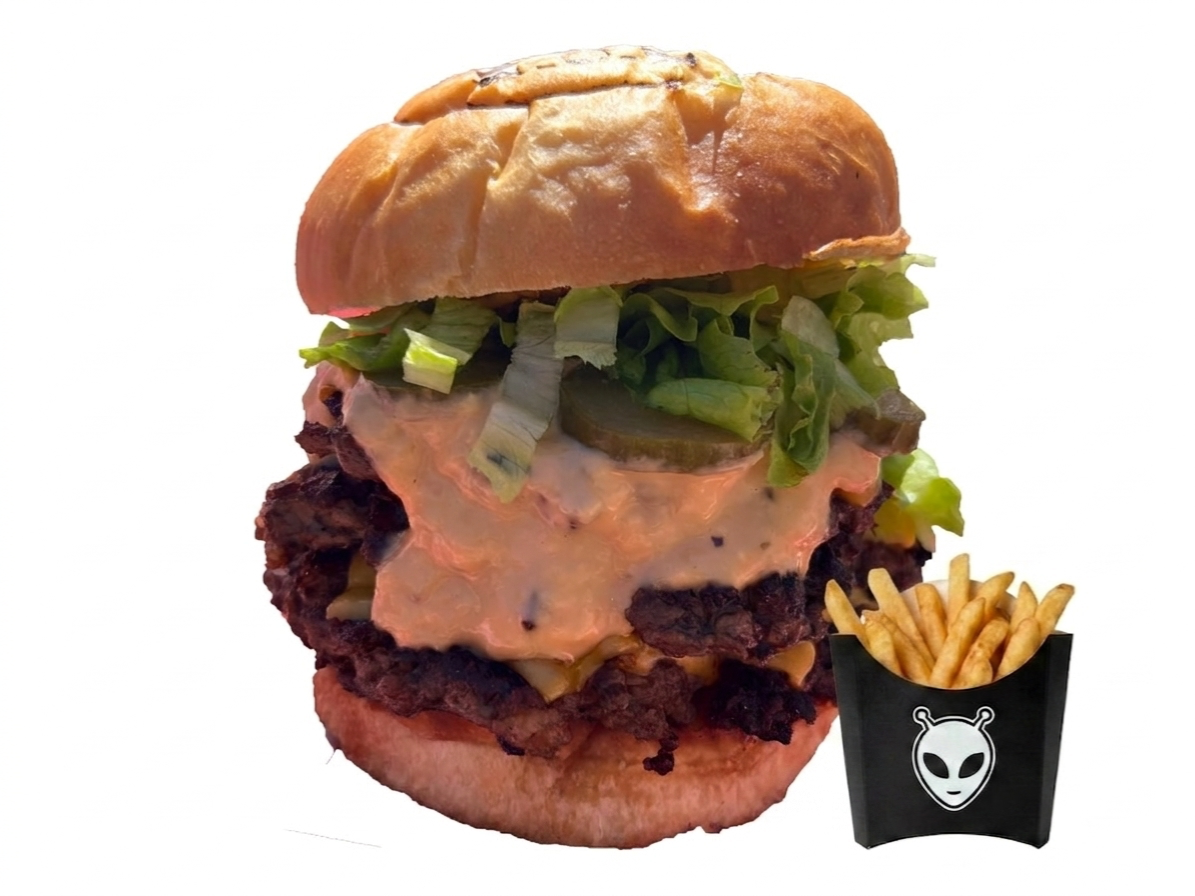 Mili-Pili (Cheddar,pickles,lechuga,salsa K)
