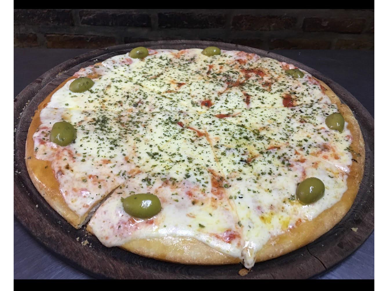 1 MUZZA + 6 EMPANADAS