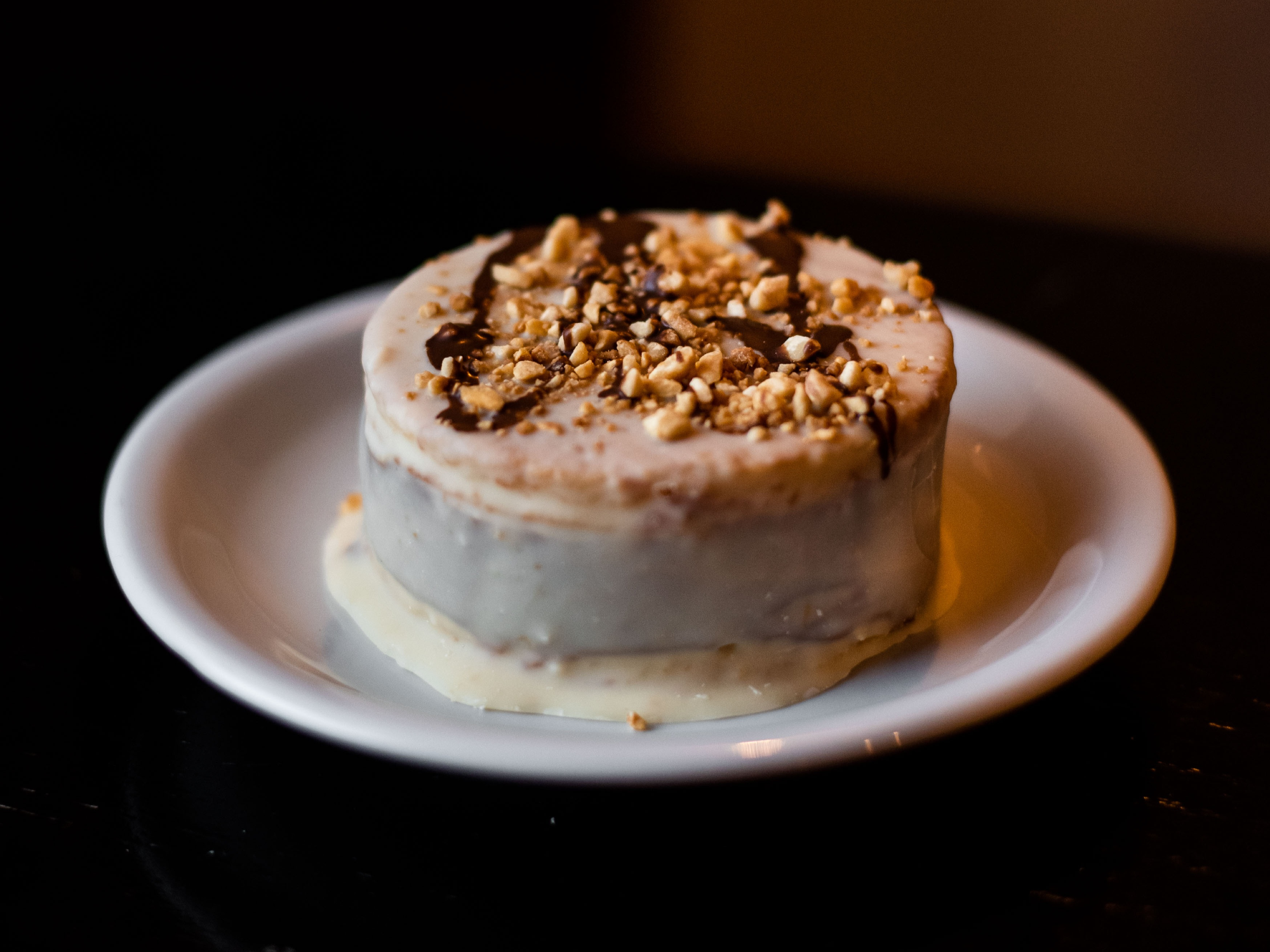 Alfajor clasico de chocolate blanco.