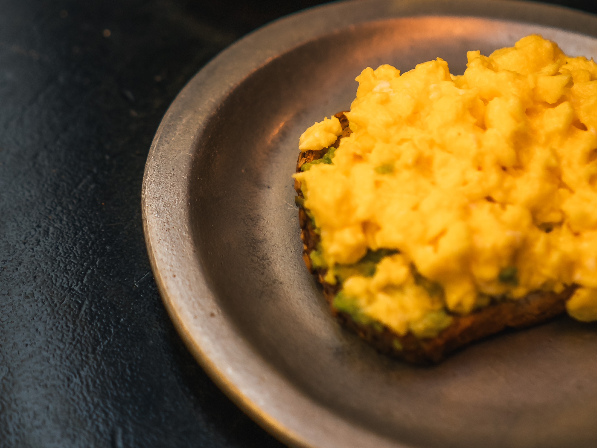 Toston con palta, huevo (Copia)