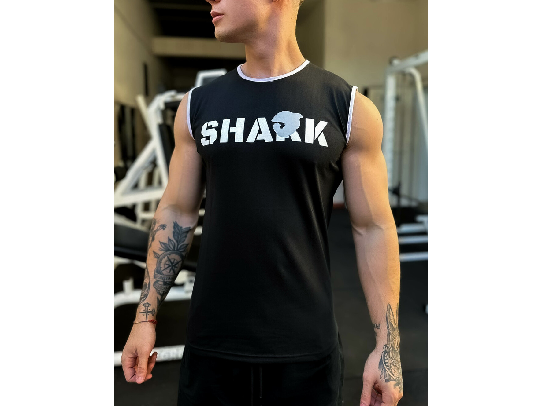 MUSCULOSA CERRADA SHARK