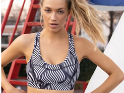 Top de microfibra reforzado con algodón interno.