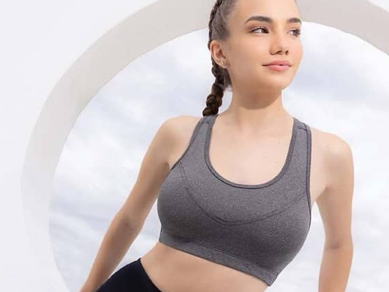 Top deportivo de vaplex con realce interno y elastico embutido Melífera