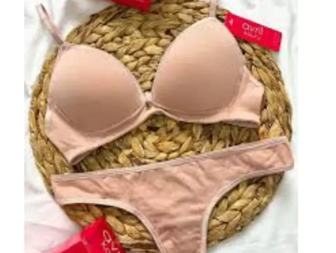 Corpiño triángulo con taza soft sin push up y colaless