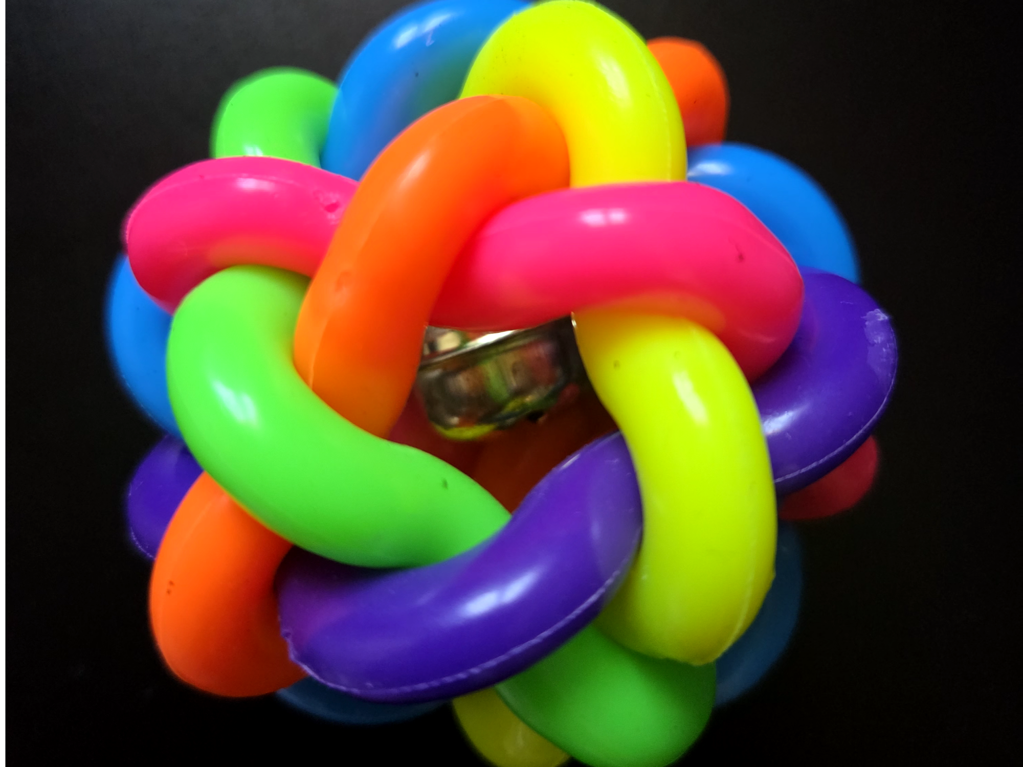 Pelota atomo con sonajero
