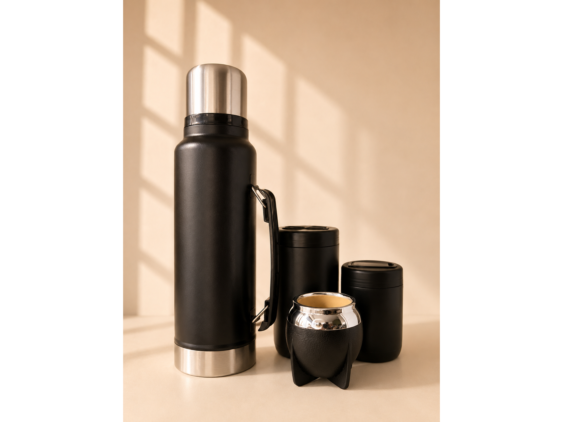 COMBO MATERO COMPLETO MATE, YERBERA, AZUCARERA, BOMBILLA EN CAJA 1lt Y 1,25lt - COD,: 1887