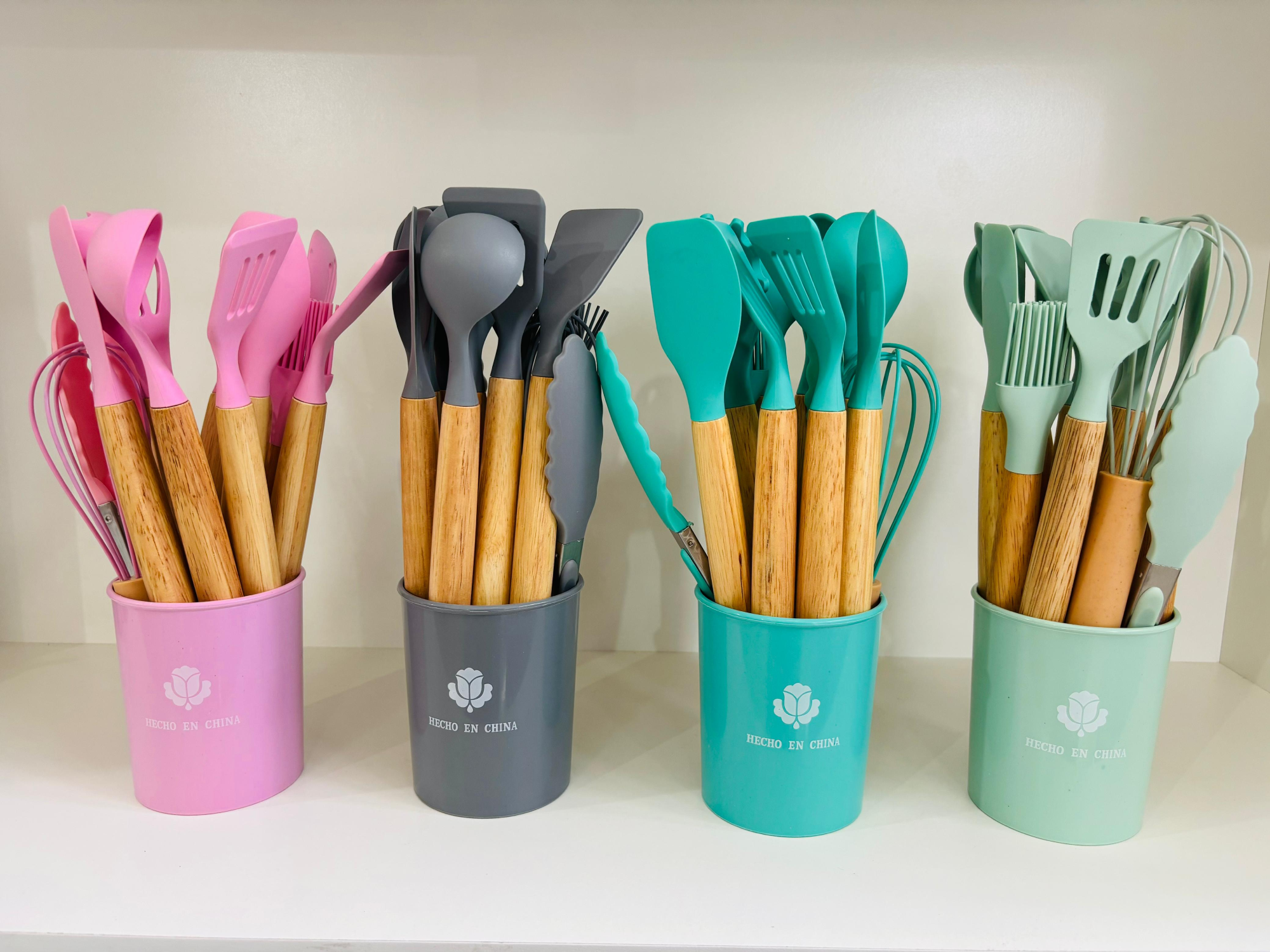 SET DE UTENCILLOS SILICONA CON MANGO DE MADERA x 12pcs. - COD.:890