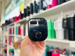 CARGADOR PARA AUTO/TRANSMISOR CON 2 USB - COD.:1652