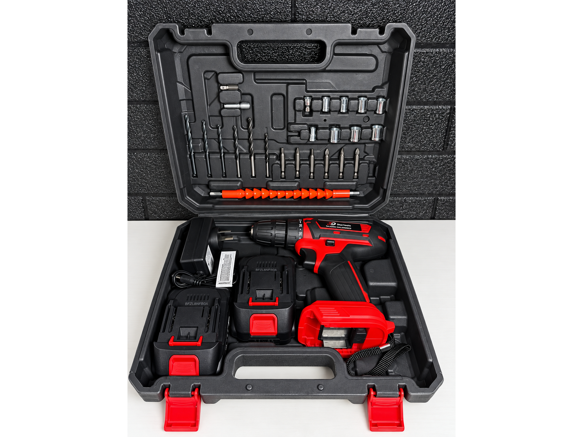 TALADRO INALAMBRICO "STARDOM" CON ACCESORIOS SD2004 - COD.:1814