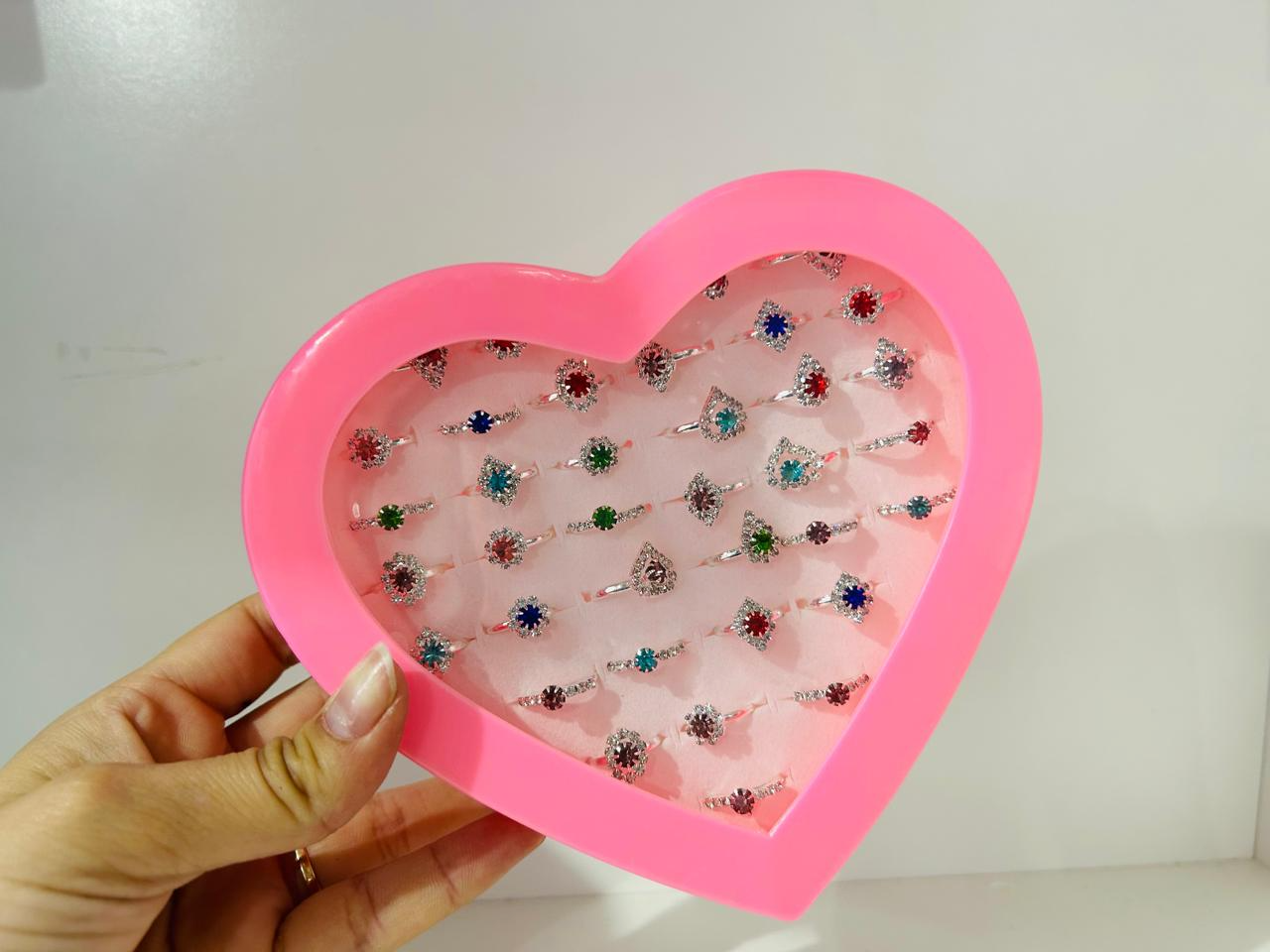 ANILLO INFANTIL DE ACERO EN ESTUCHE CON APLIQUES