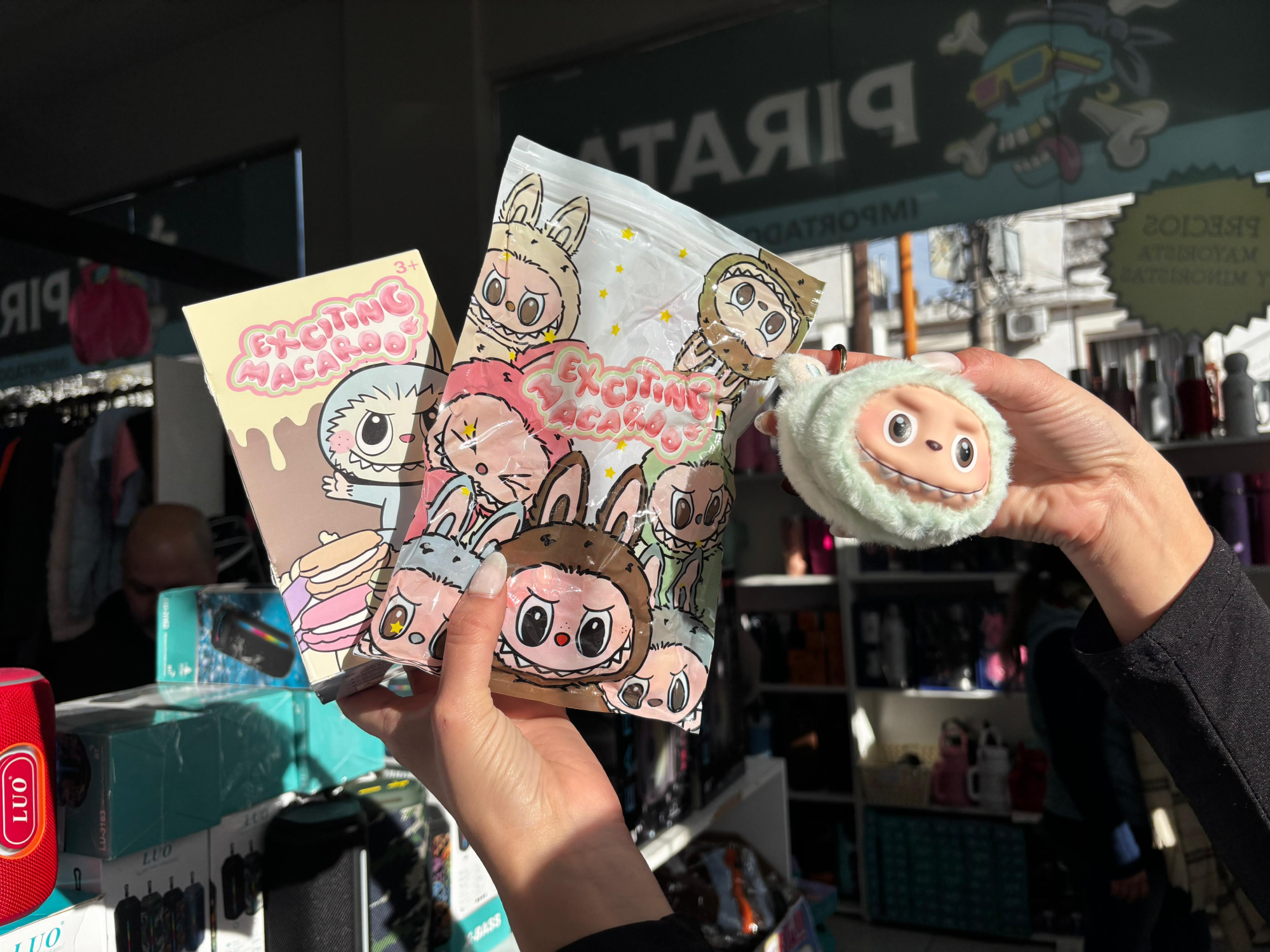 LLAVERO PELUCHE CON STICKERS "LABUBU" EN CAJA - COD.: 1936