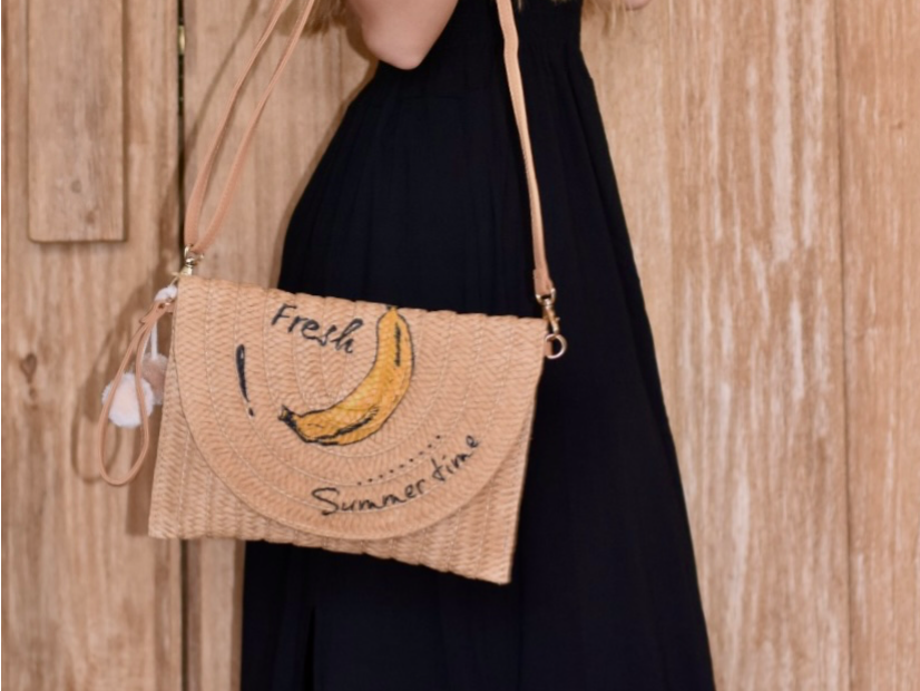 Cartera banana beige