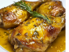 Pata y muslo con salsa de mostaza