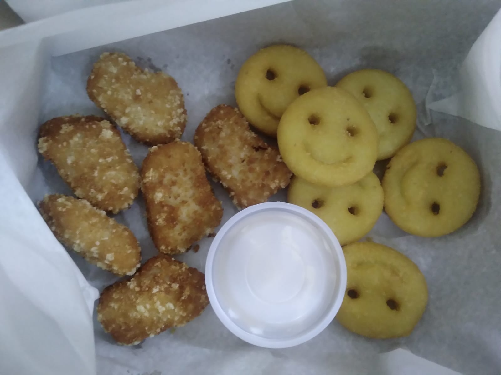 Nuggets con Papas Caritas