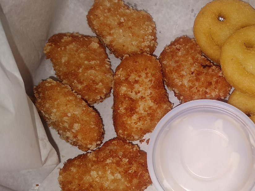Nugetts con papas fritas