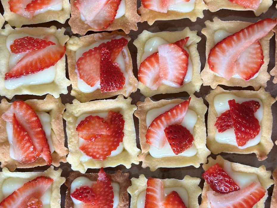 Petit de sablée crema pastelera  y frutillas