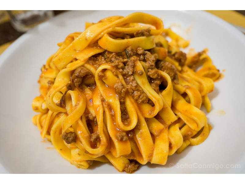 Tallarines con salsa Bolognesa