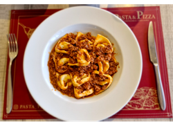 Tortellone de ricotta y espinacas con Bolognesa