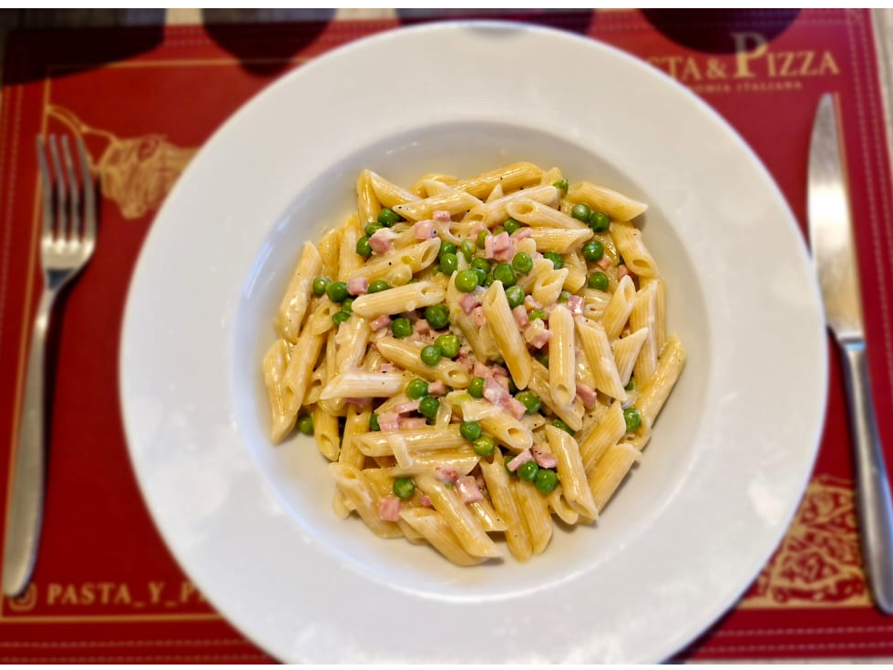 Penne Panna, Piselli e Prosciuto
