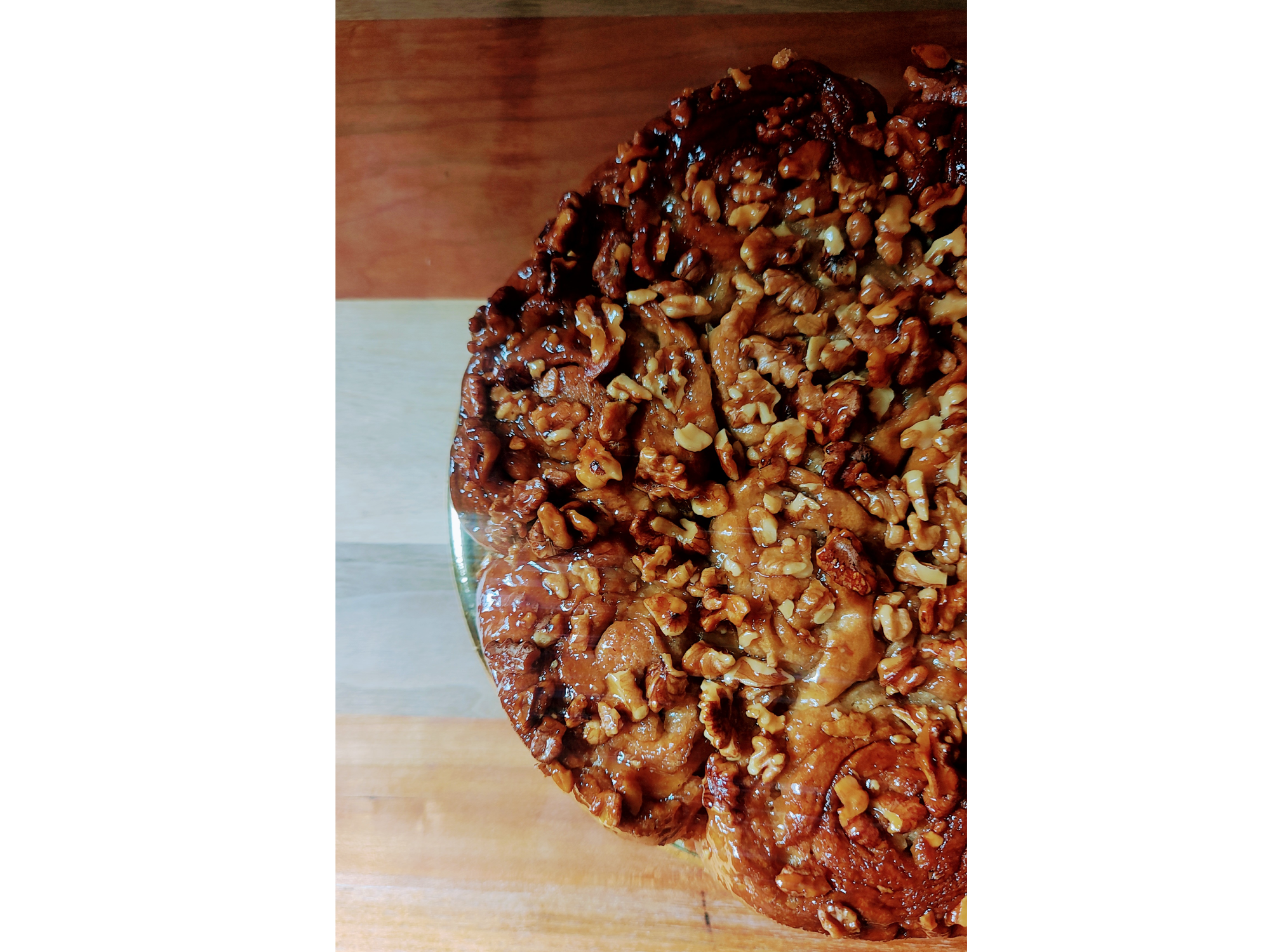 TORTA DE HARINA DE ALMENDRAS CUBIERTA CON NUECES