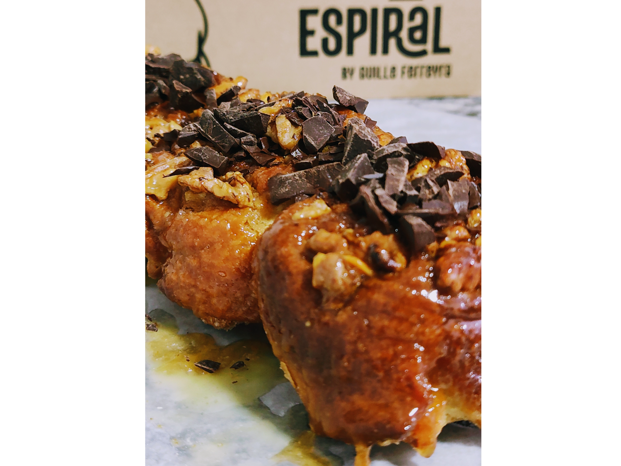 CUBIERTA CON NUECES Y CHOCOLATE X3 UNIDADES
