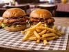 Sándwich de milanesa con papas fritas
