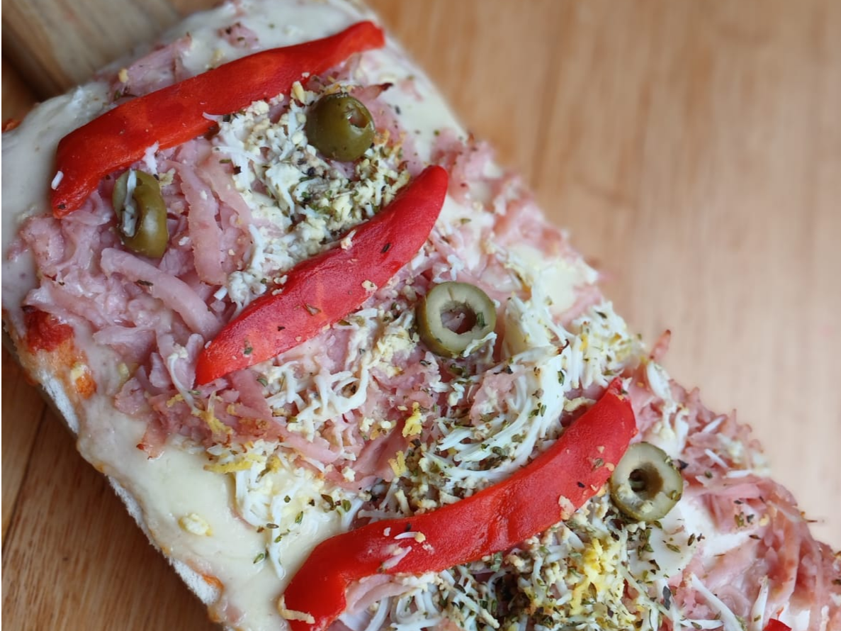 SANDWICH DE MIGA CARLITO  A LA PIZZA