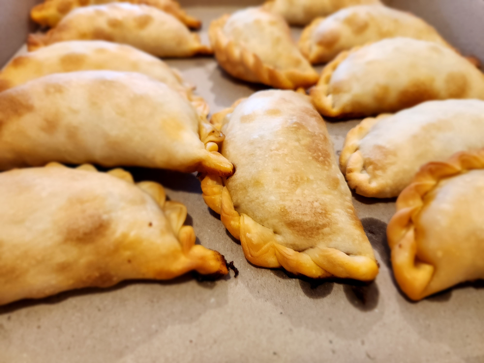 12 empanadas criollas saladas