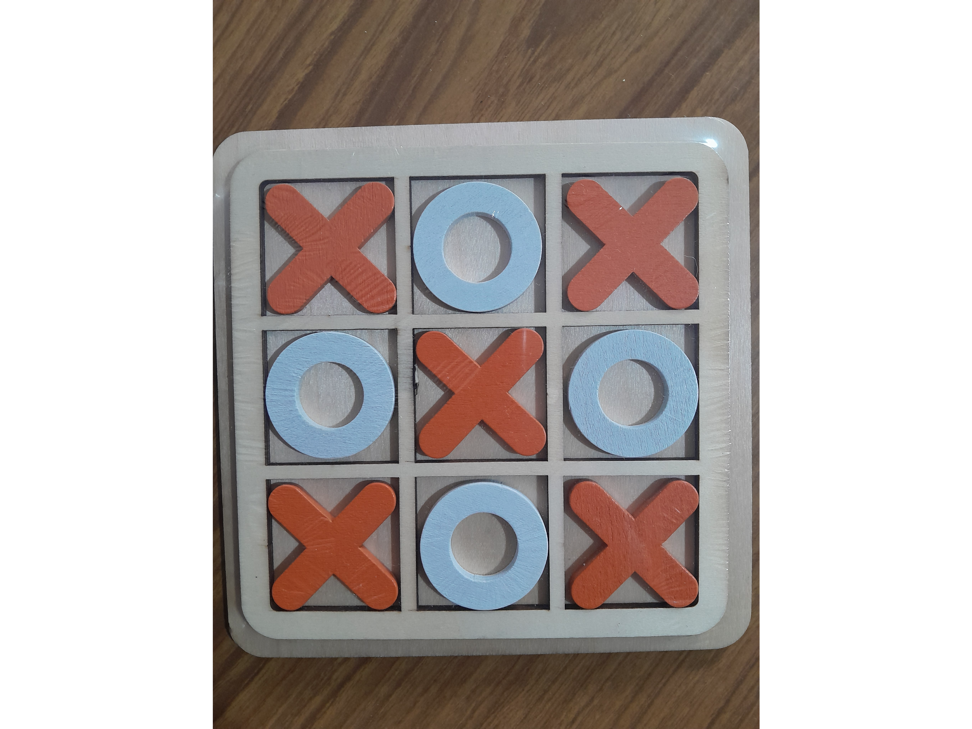 TA TE TI - MADERA - CRUZ : NARANJA - CIRCULO : BLANCO .