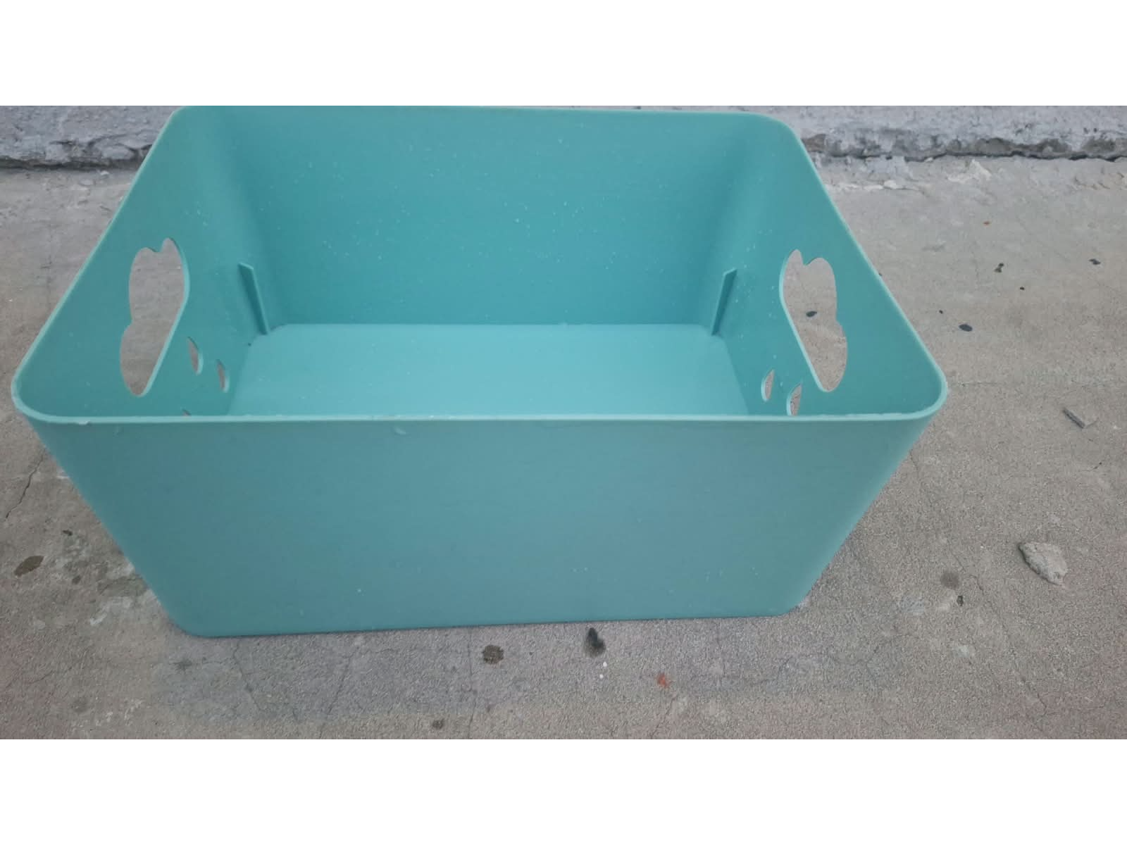 CAJON PLASTICO DURO .