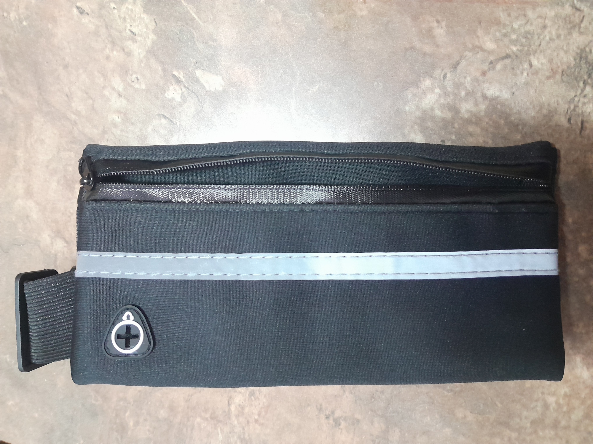 RIÑONERA DEPORTIVA IMPERMEABLE SLIM .