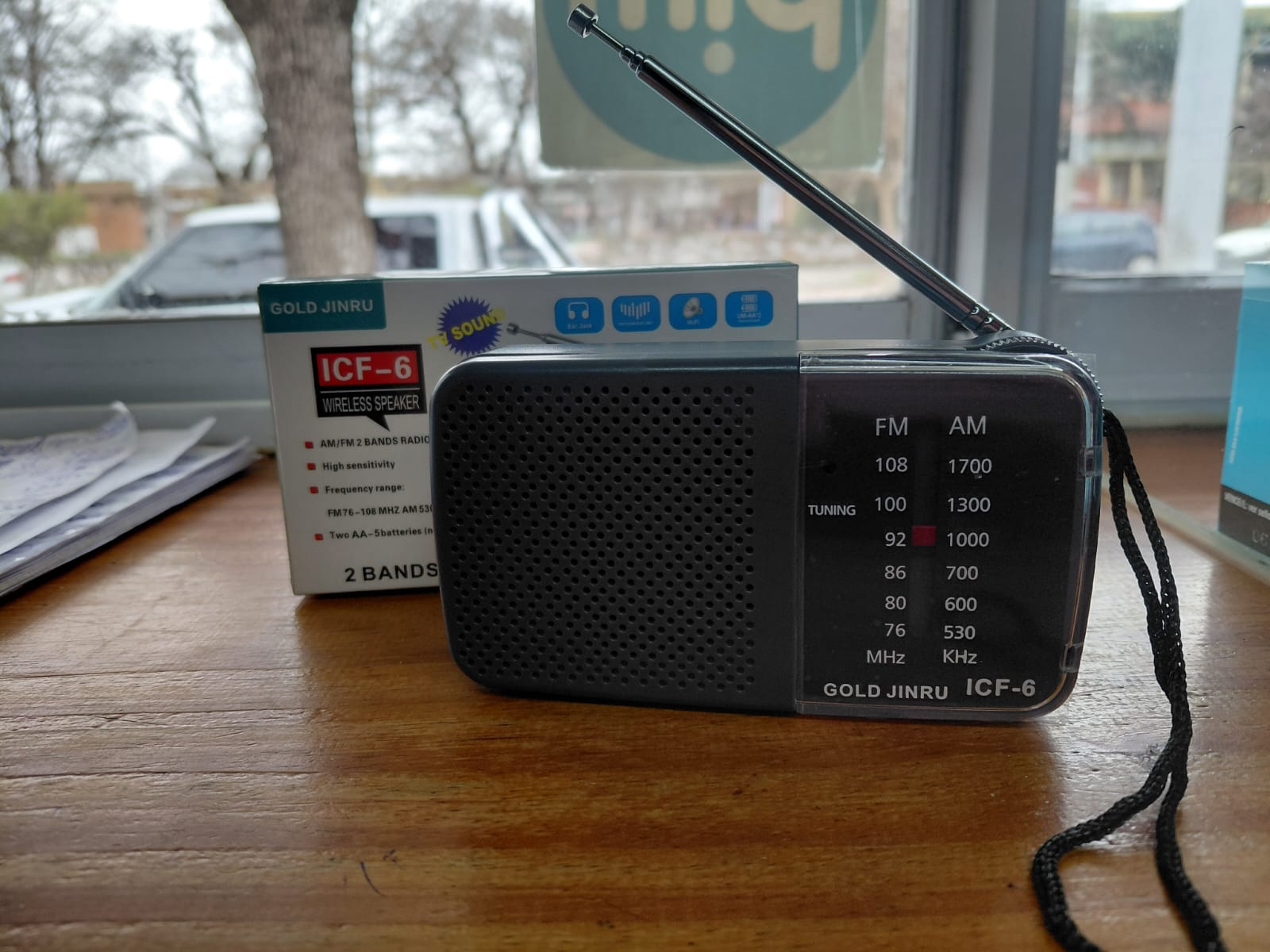 RADIO PORTATIL - 2 BANDS - AM - FM .