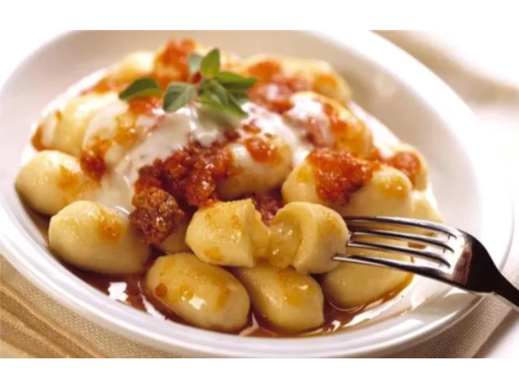 Ñoquis rellenos de muzzarella x 500 grs