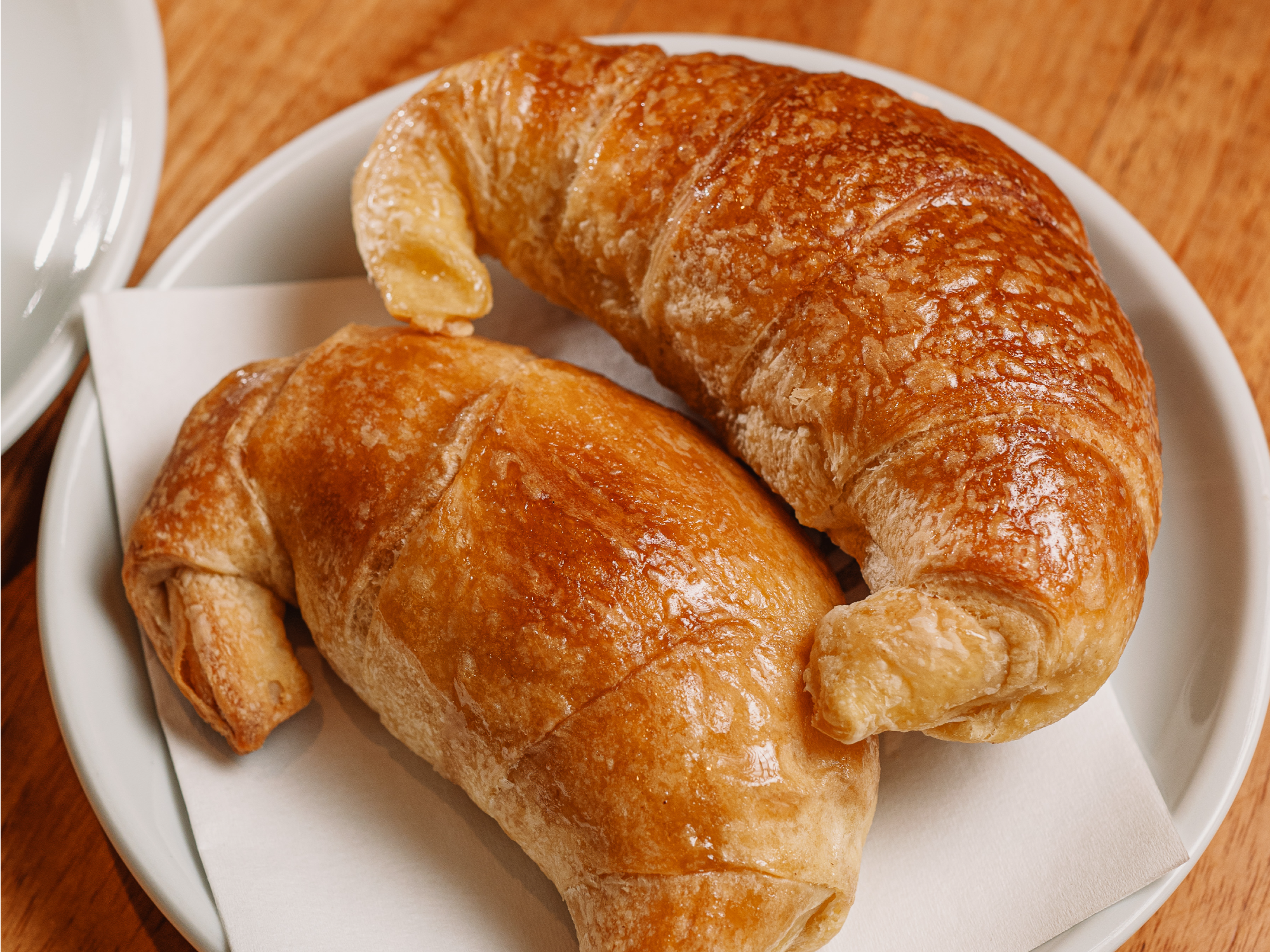 Jueves - Viernes 𝑴𝒆𝒅𝒊𝒂𝒍𝒖𝒏𝒂 𝒅𝒆 𝒓𝒆𝒈𝒂𝒍𝒐 comprando tu cafe