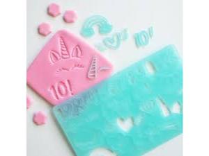 Cool Stamp Unicorn Mayuscula