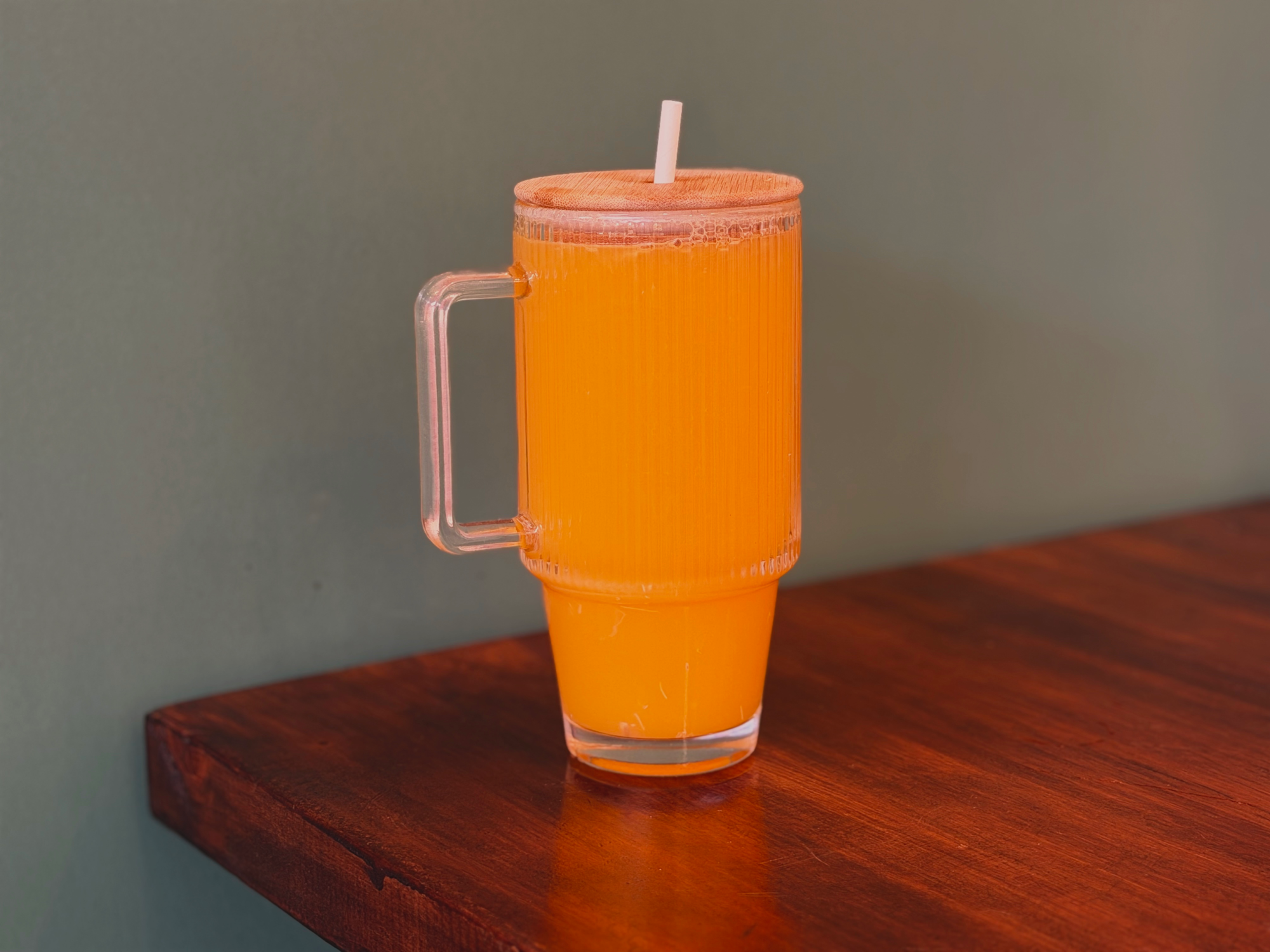 47 - JUGO DE NARANJA EN VASO QUENCHER