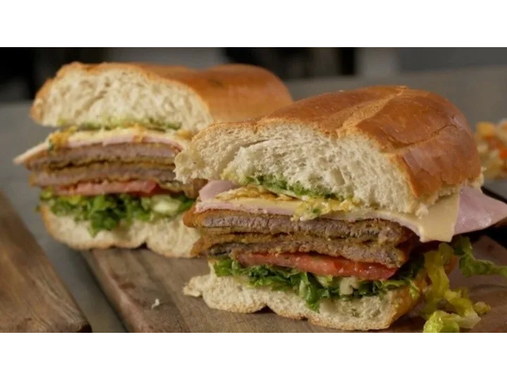 Sándwich de milanesa de carne