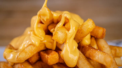 PAPAS FRITAS CON CHEDDAR