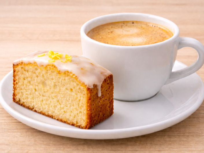 Café doble + porción de budin
